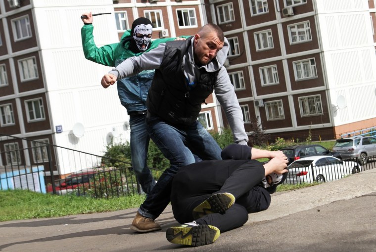 Черно белый капюшон