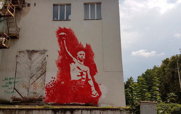 Граффити оранжевого цвета