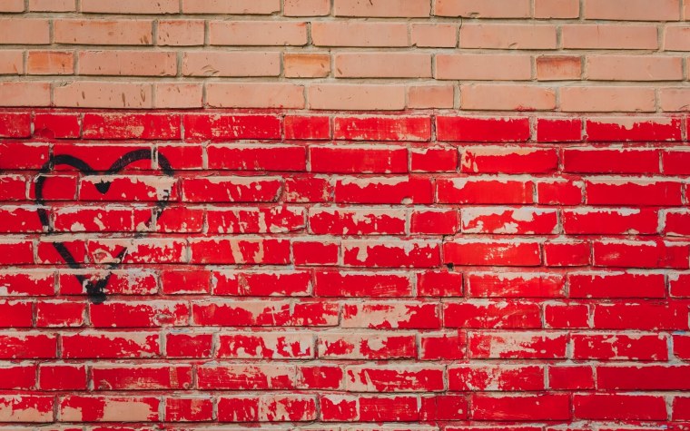 Стена исписанная граффити