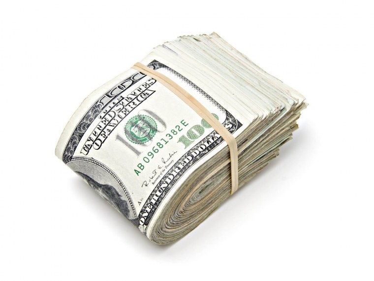 Пачка долларов на прозрачном фоне