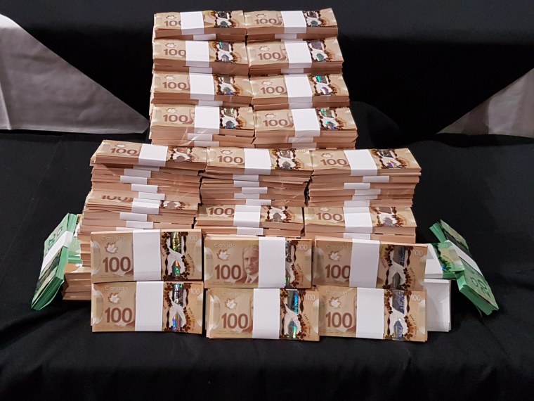 Крупные деньги пачками