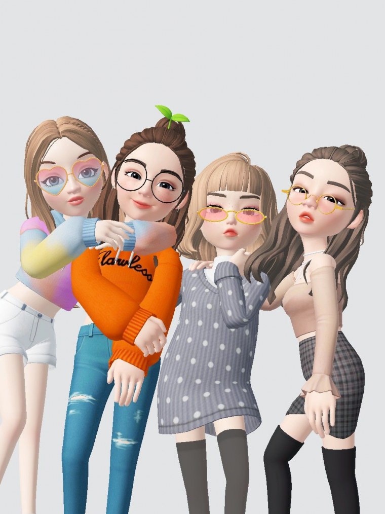 Много нарисованных девочек