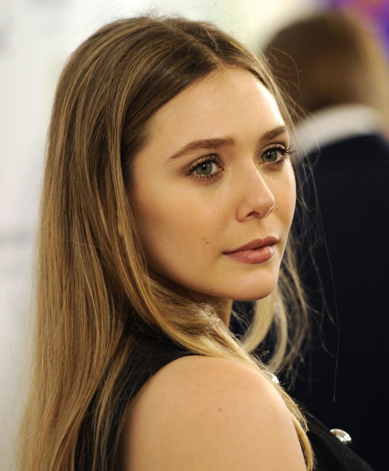 Элизабет Олсен в профиль