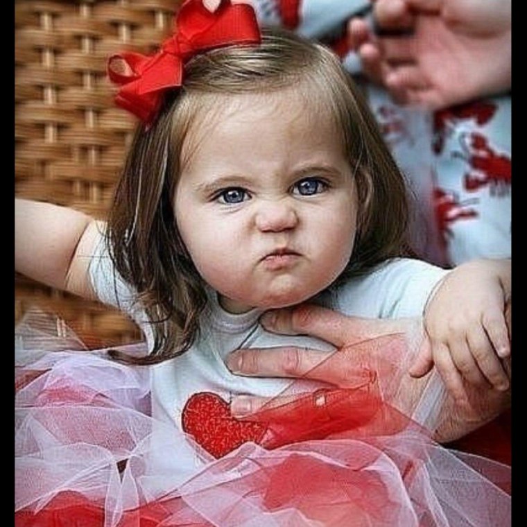 Смешная девочка