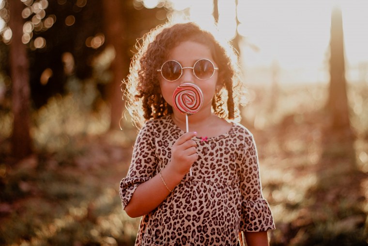 Маленькая девочка в очках