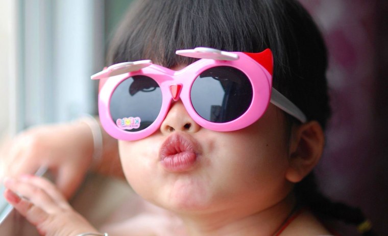 Маленькая девочка в очках