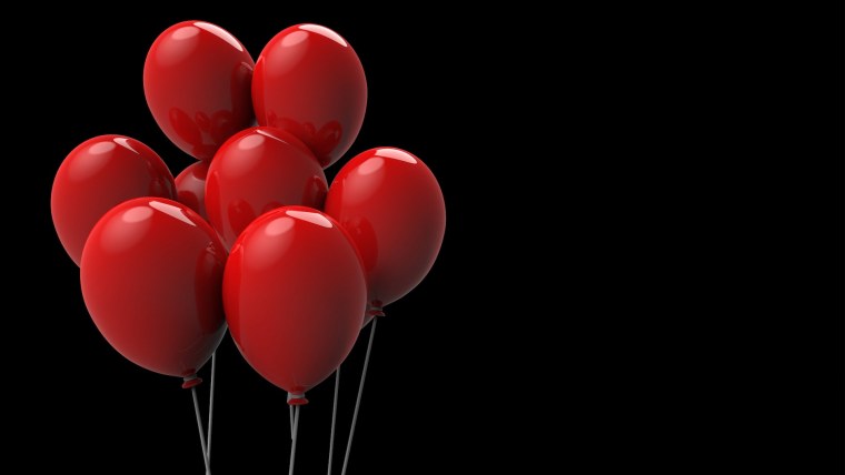 Воздушные шары на темном фоне