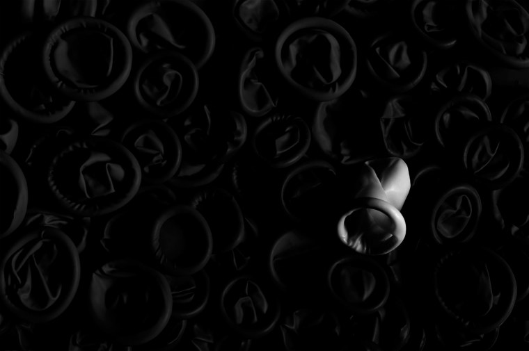 Воздушные шары на темном фоне