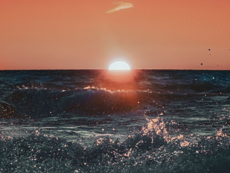 Холодное море и скалы