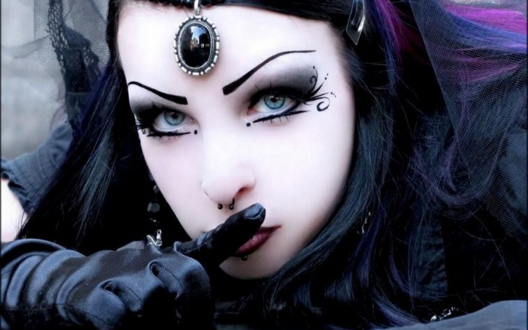 Девушка в готическом стиле