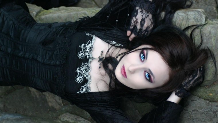 Красивые девушки в готическом