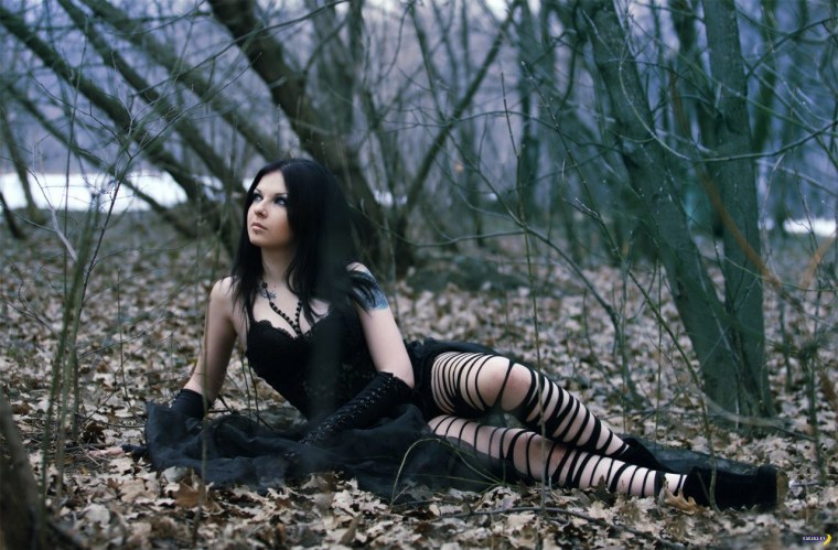 Девушка гот