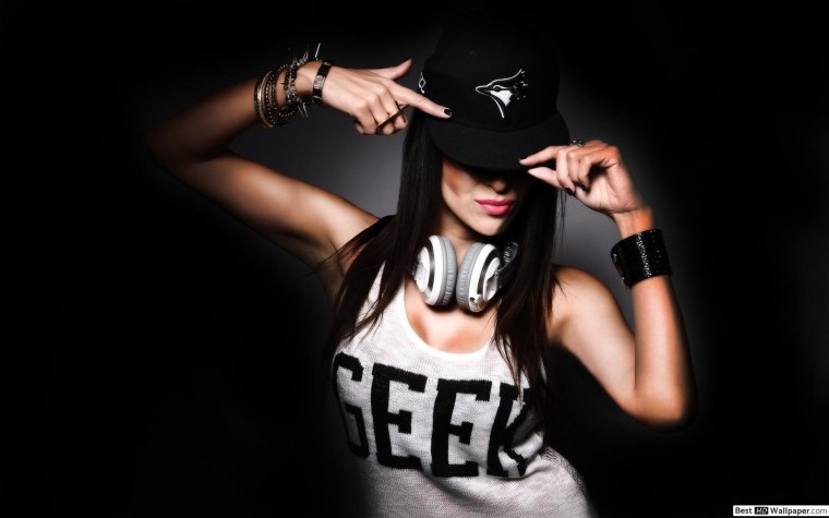 Девушка в кепке