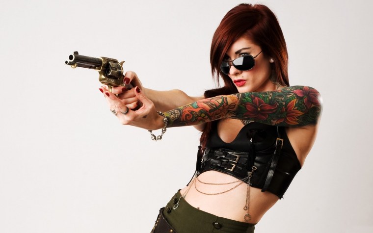 Девушка хулиганка в очках