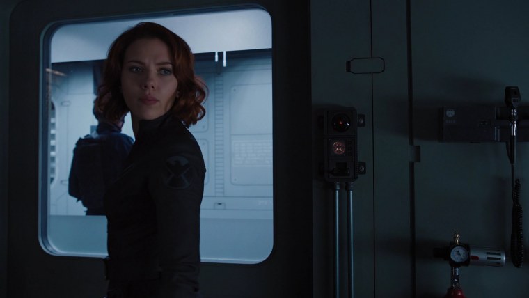 Скарлетт Йоханссон в пальто