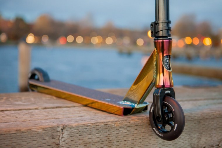 На трюковом самокате