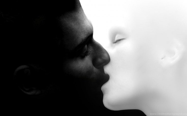 Страстный поцелуй