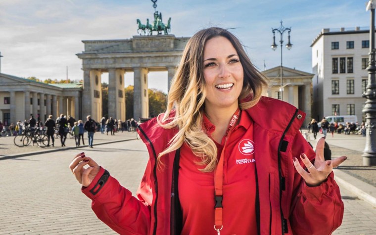 Девушка экскурсовод