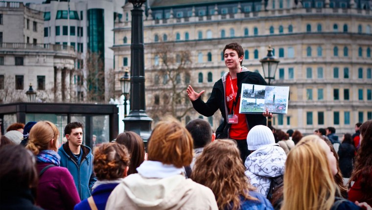 Экскурсовод в городе