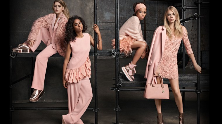 Яркая детская одежда