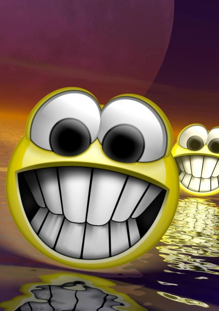 Смайлик с зубами улыбается