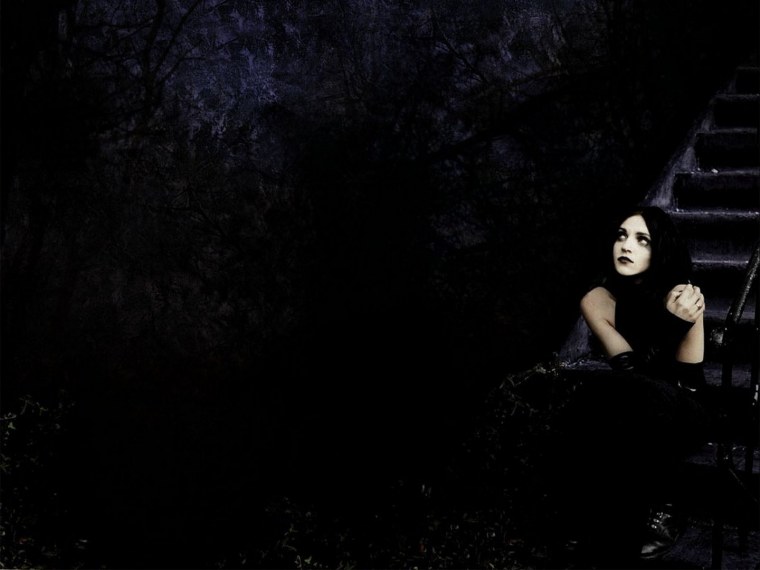 Девушка в черной краске