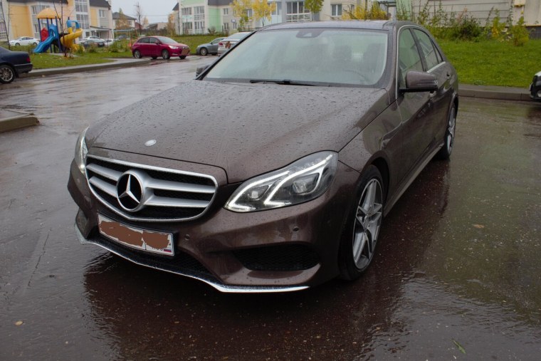 Мерседес-Бенц е200 коричневый