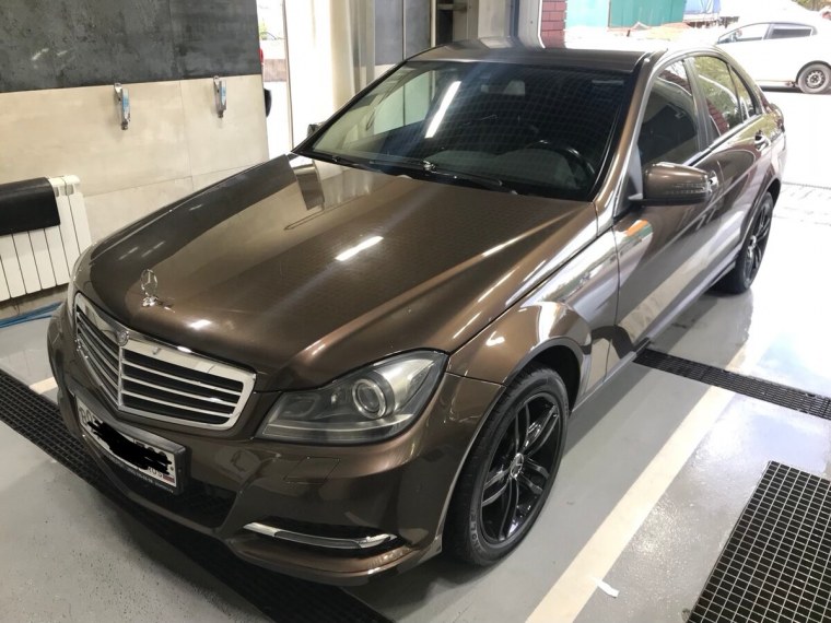 Mercedes c180 коричневый
