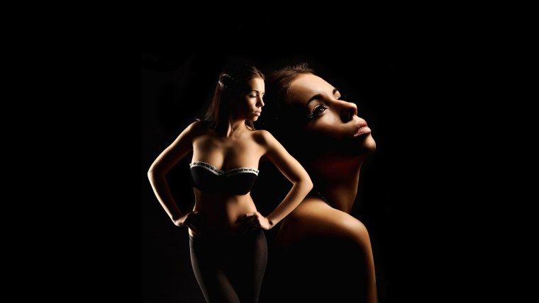 Девушка в цепях