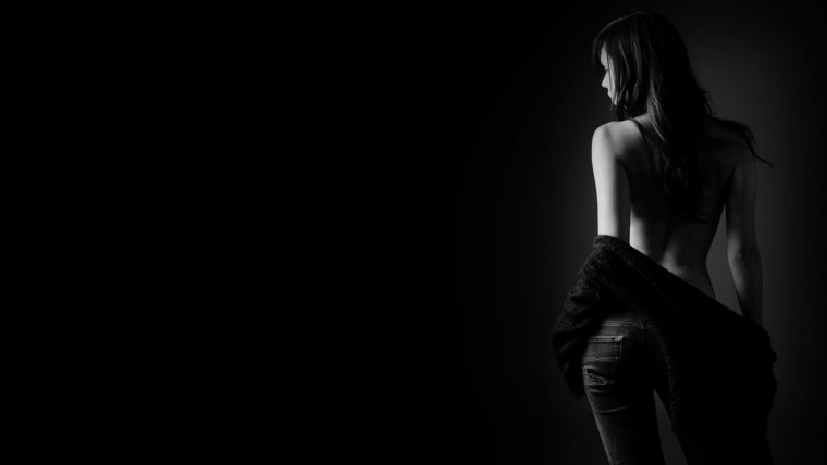 Девушки в темных тонах