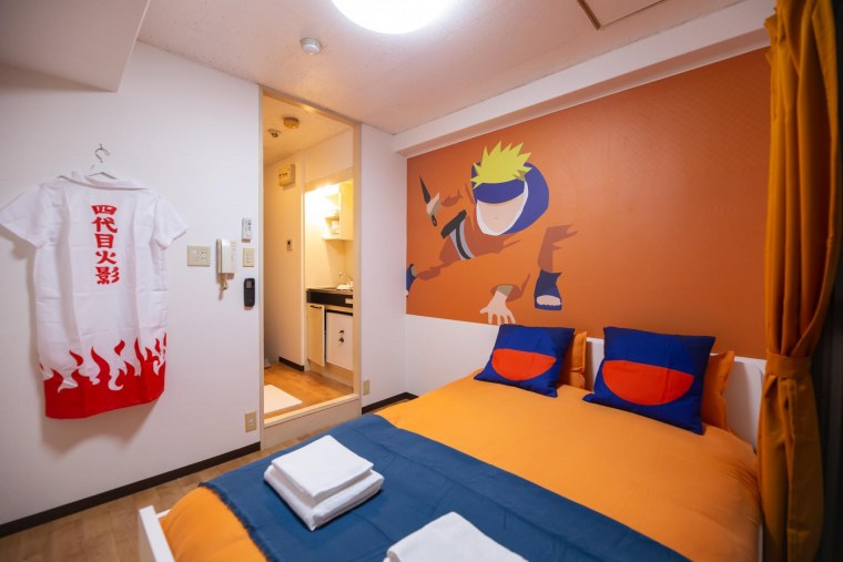 Аниме Наруто на стене