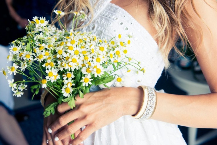 Блондинка с ромашками