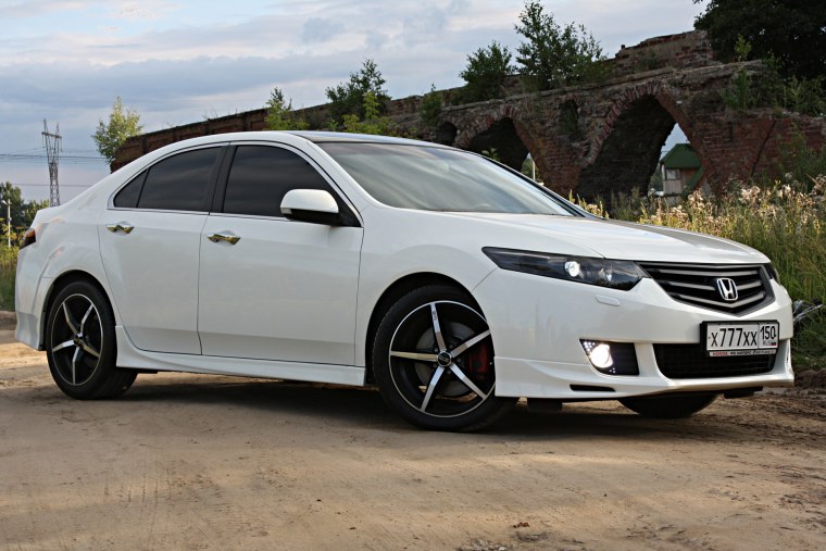 Машина Хонда Аккорд 8