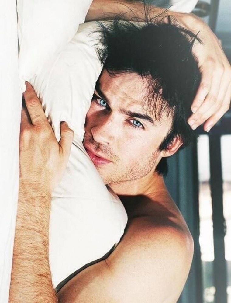 Йен Сомерхолдер торс