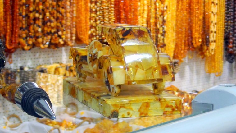 Янтарь камень антик