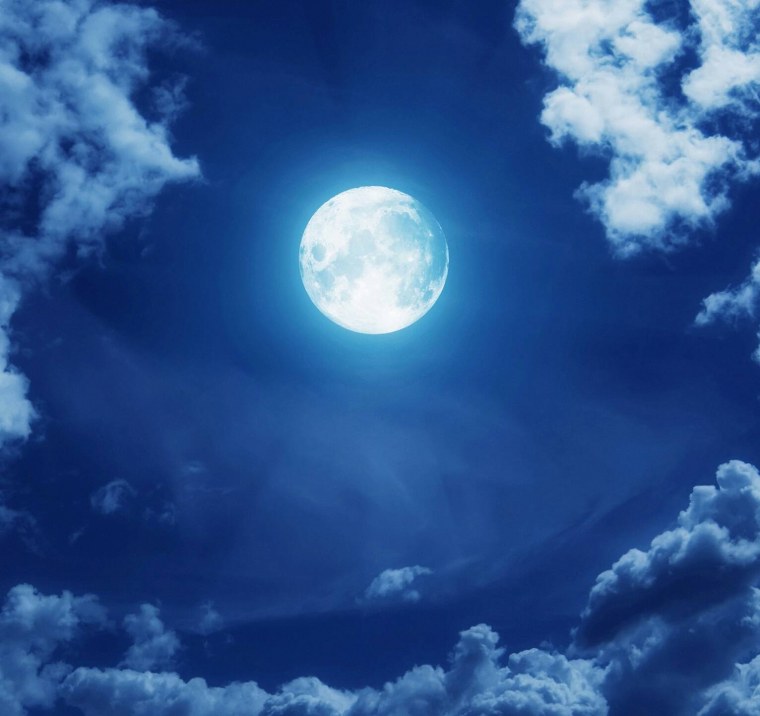 Ночное зимнее небо облака