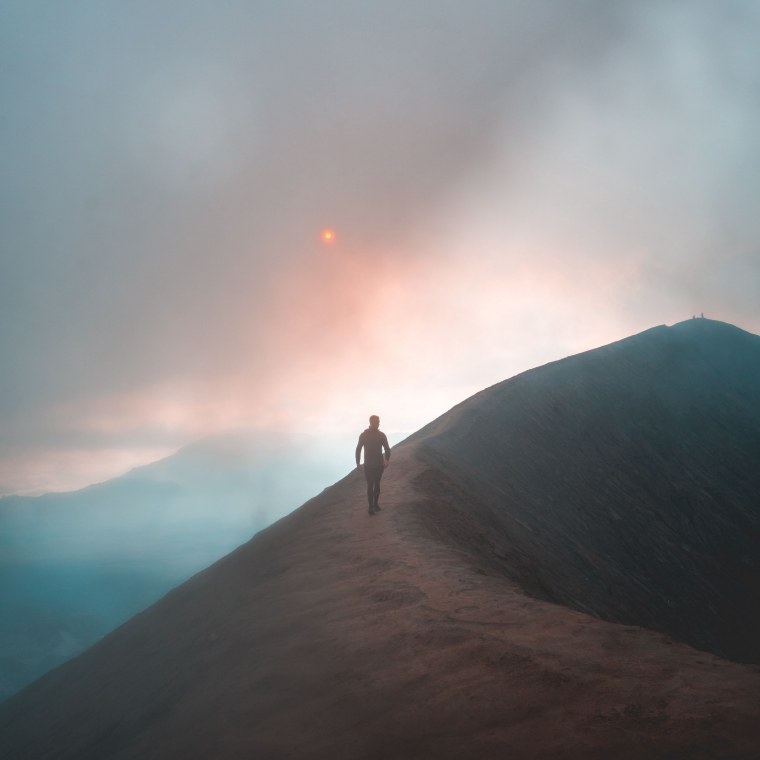 Одинокий человек в горах