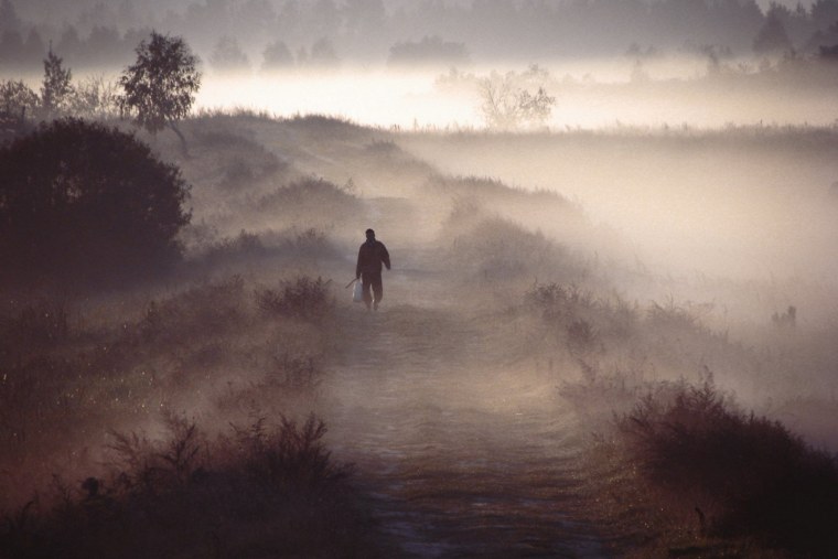Одинокий человек в пустыне