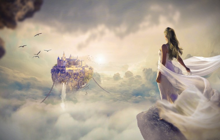 Девушка парит в небе