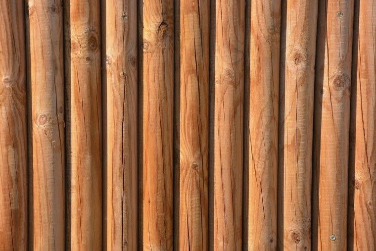 Пустая деревянная комната