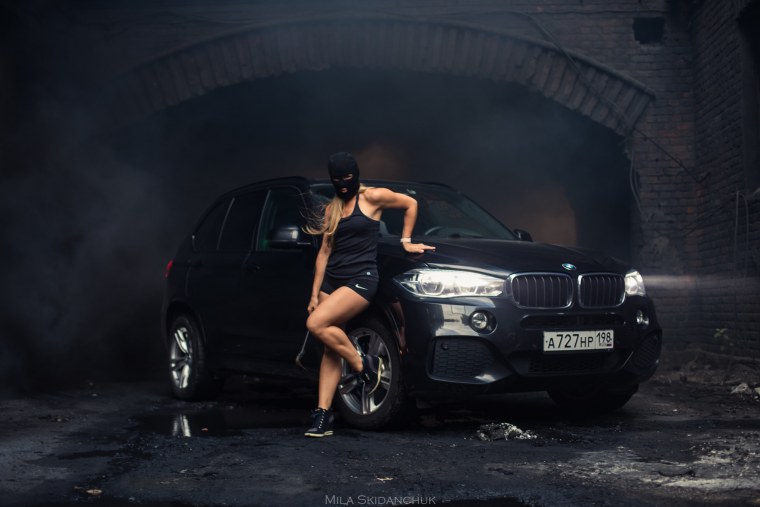 BMW e60 и девушка