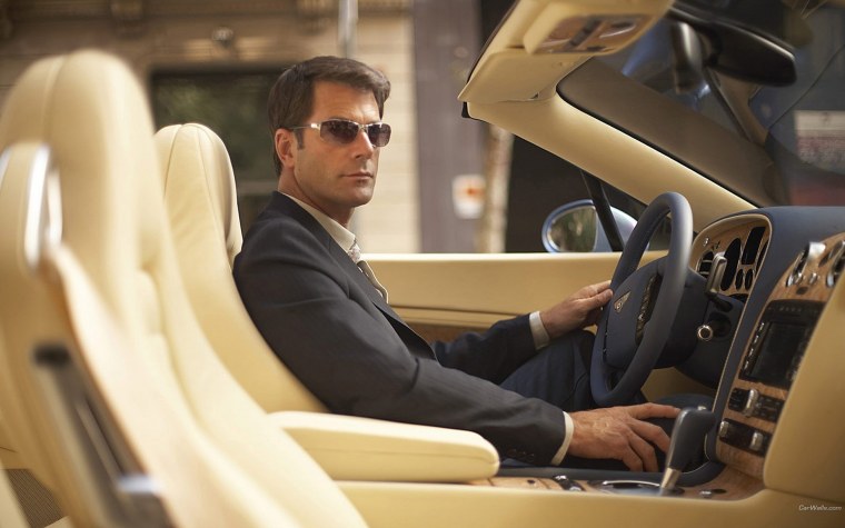 Мужчина в частном самолете