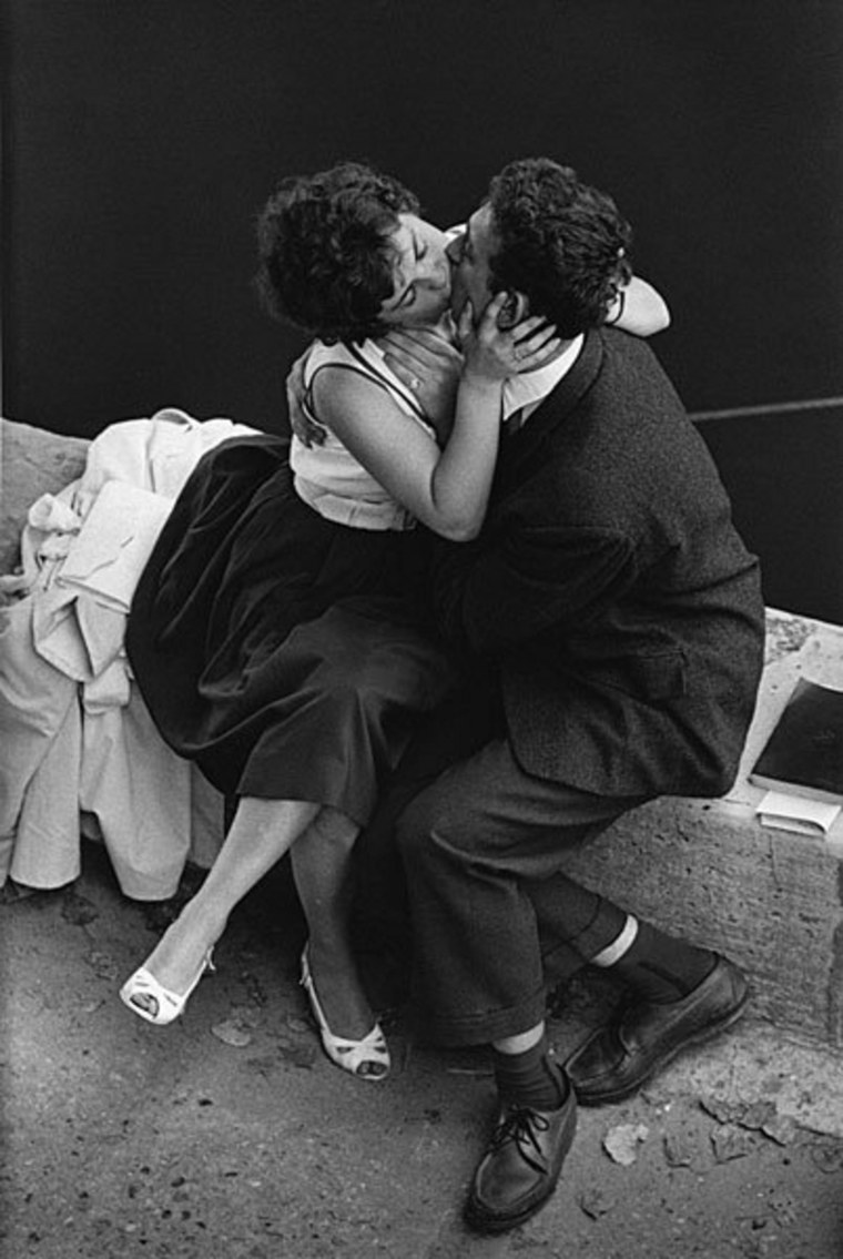 Знаменитая фотография поцелуй