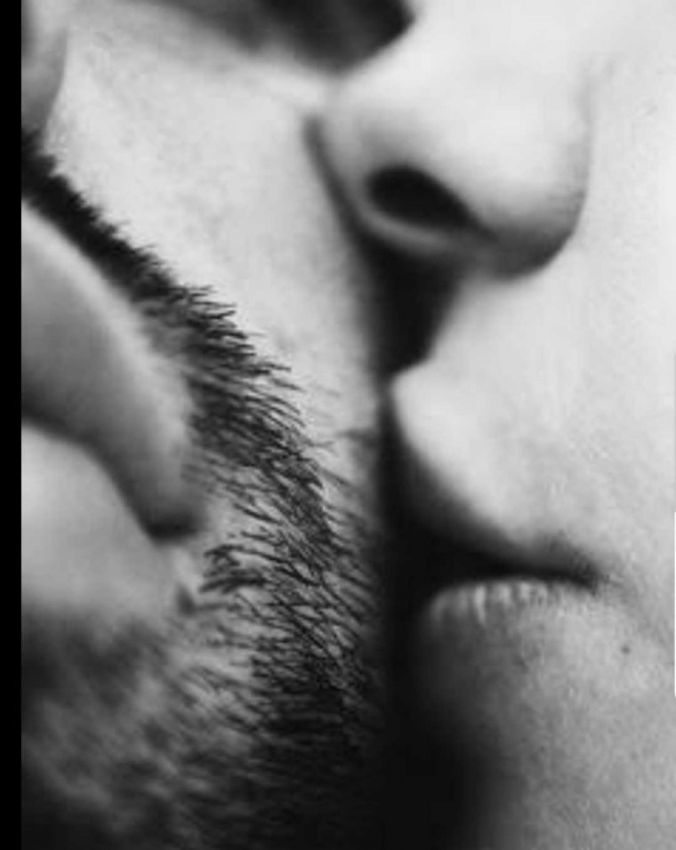 Парень с щетиной и девушкой