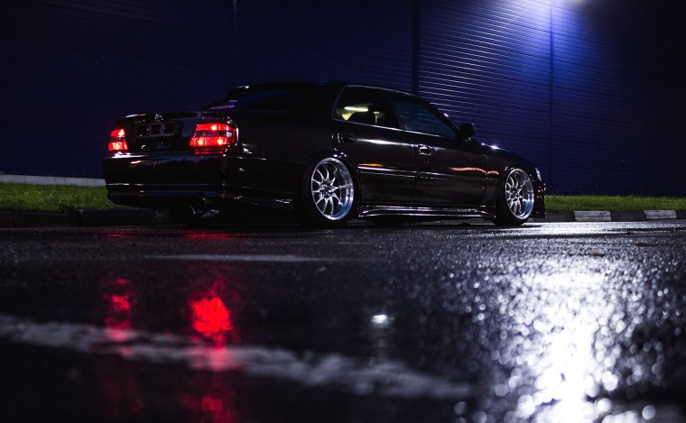 Toyota Chaser jzx100 на дороге