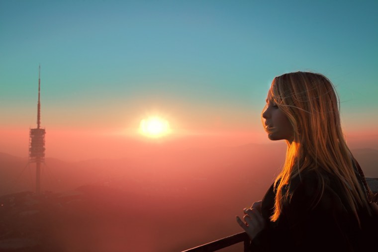 Девушка на рассвете