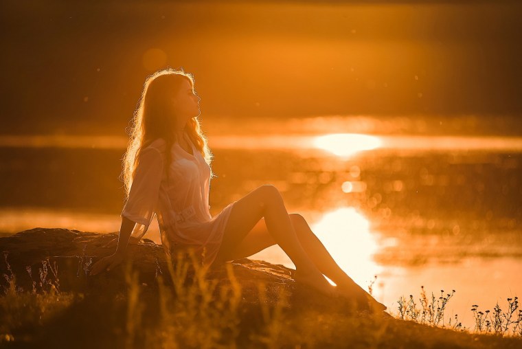 Красивые девушки на закате