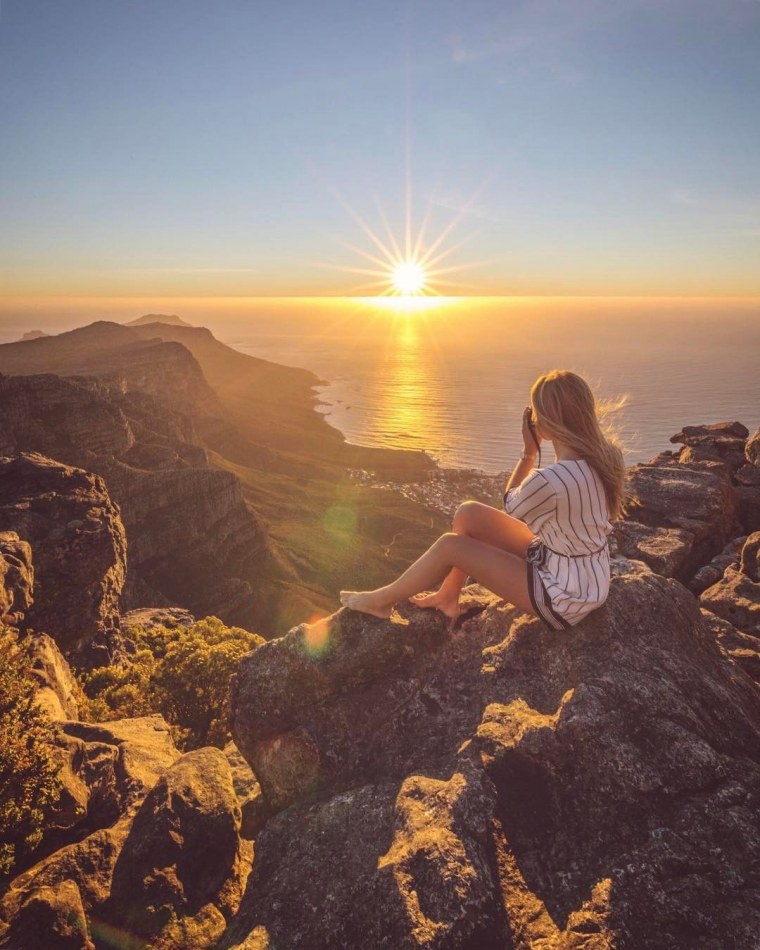 Девушка на рассвете