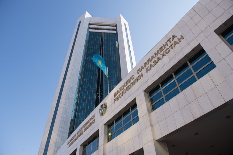 Здание парламента Казахстана 1992