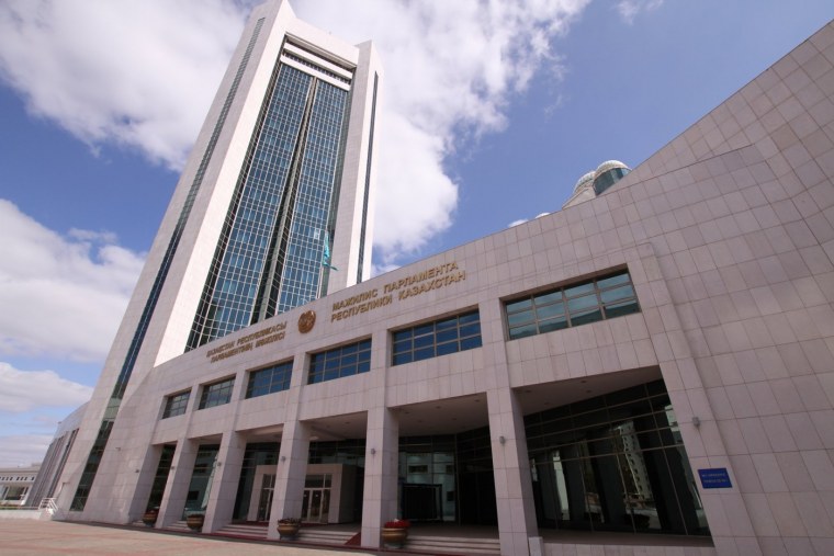 Парламент Казахстана фракция